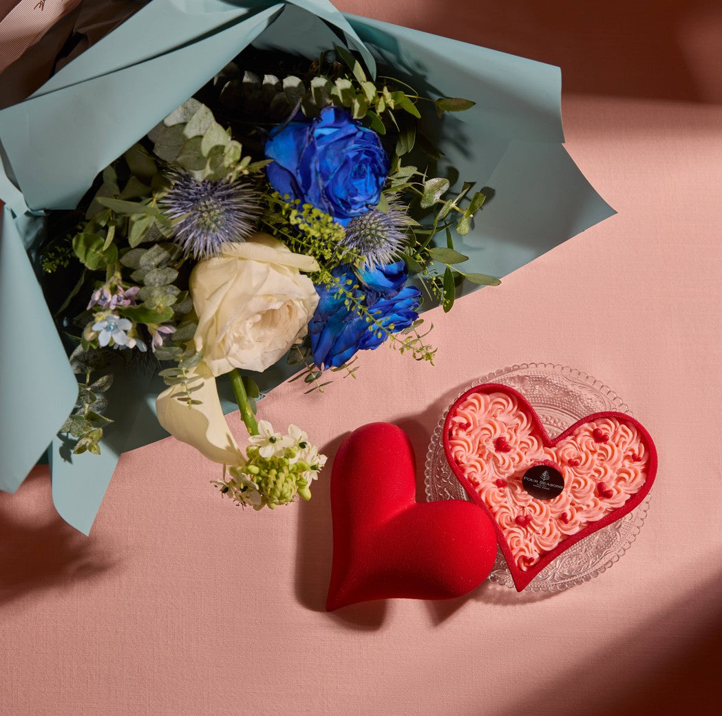 Valentine's Day Flower Bouquet & The Velvet Box (Red Velvet Cake in Chocolate Heart Shaped Box) 情人節花束及心形紅絲絨蛋糕