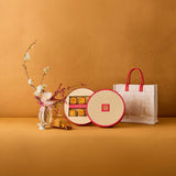 Lung King Heen White Lotus Seed Paste Mooncakes with Black Truffle and Salted Egg Yolk (6 pcs) 龍景軒黑松露單黃白蓮蓉月餅 (六件裝)