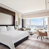 [eShop Exclusive Offer] Autumn Getaway - One Night Stay in Superior Harbour-view Room with Executive Club Access, HKD500 Shopping Voucher for ifc mall and 10% Savings on Dining Venues [獨家住宿優惠] 秋日饗宿 - 高級海景客房一晚連免費使用行政貴賓廳、ifc商場HKD500購物禮券及酒店9折餐飲體驗