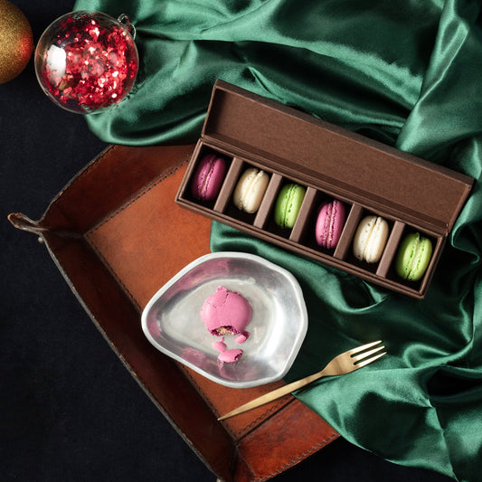 Christmas Macaron Box: Cassis, Kaffir Lime & Vanilla - (6 pcs/box) 聖誕法式蛋白杏仁餅禮盒 (黑加侖子、青檸、雲呢拿) - 6件/盒