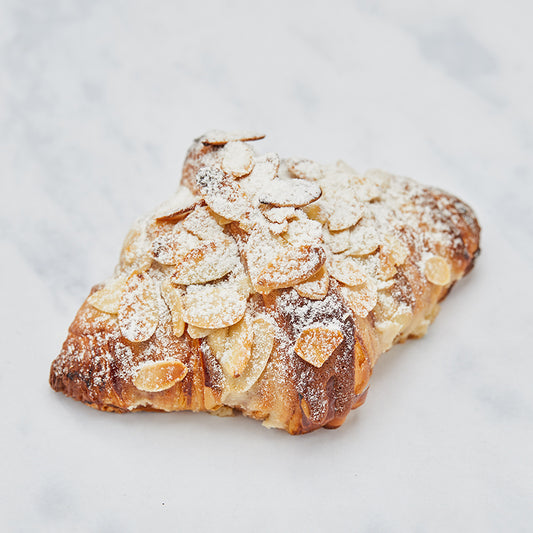 Almond Croissant 杏仁牛角包